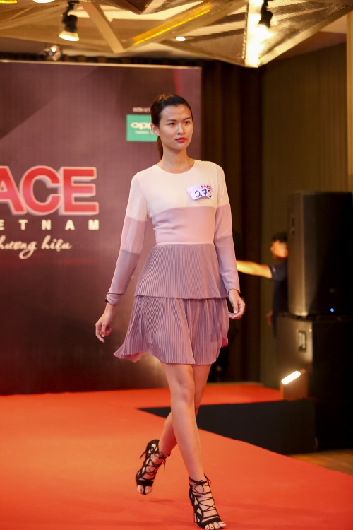 Dàn chân dài đình đám nô nức đến casting The Face