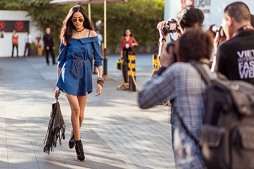 Street style Tuần thời trang quốc tế Việt Nam đẹp như Paris