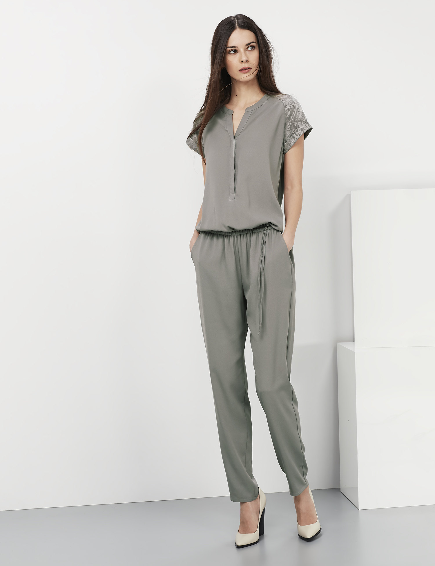 Elegant-laessiger-Jumpsuit-front-4049597646983-70360