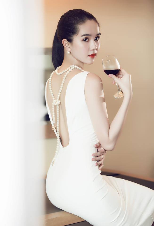 dam-ho-lung-chu-v-ngoc-trinh (2)(1)