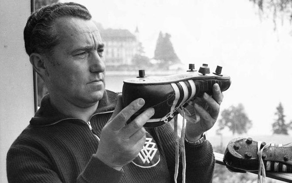 Giày Adidas: Tổng quan thương hiệu giày Adidas