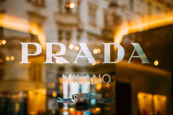 lich su ra doi phat trien thuong hieu giay prada.3