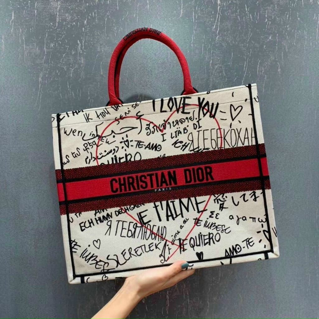cach phan biet tui dior book tote that gia.3