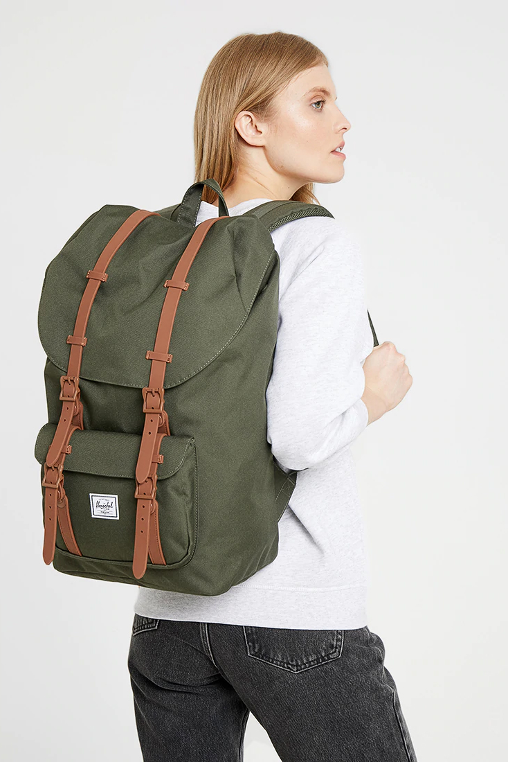 top 11 chiec balo du lich nam gia duoi 2 trieu dong ma ban khong nen bo lo.7