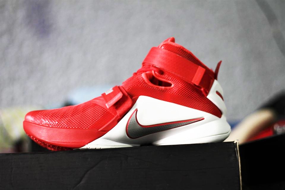 top nhung doi giay bong ro tre trung nang dong cho dan the thao.4