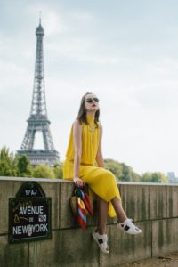 Dam vang phoi voi phu kien gi de tu tin xuong pho 7