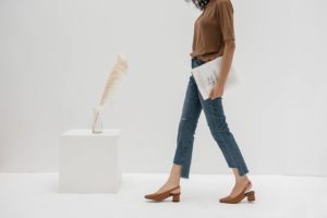 bo tui cach phoi do voi giay sandal cuc dep ma khong ton thoi gian 2