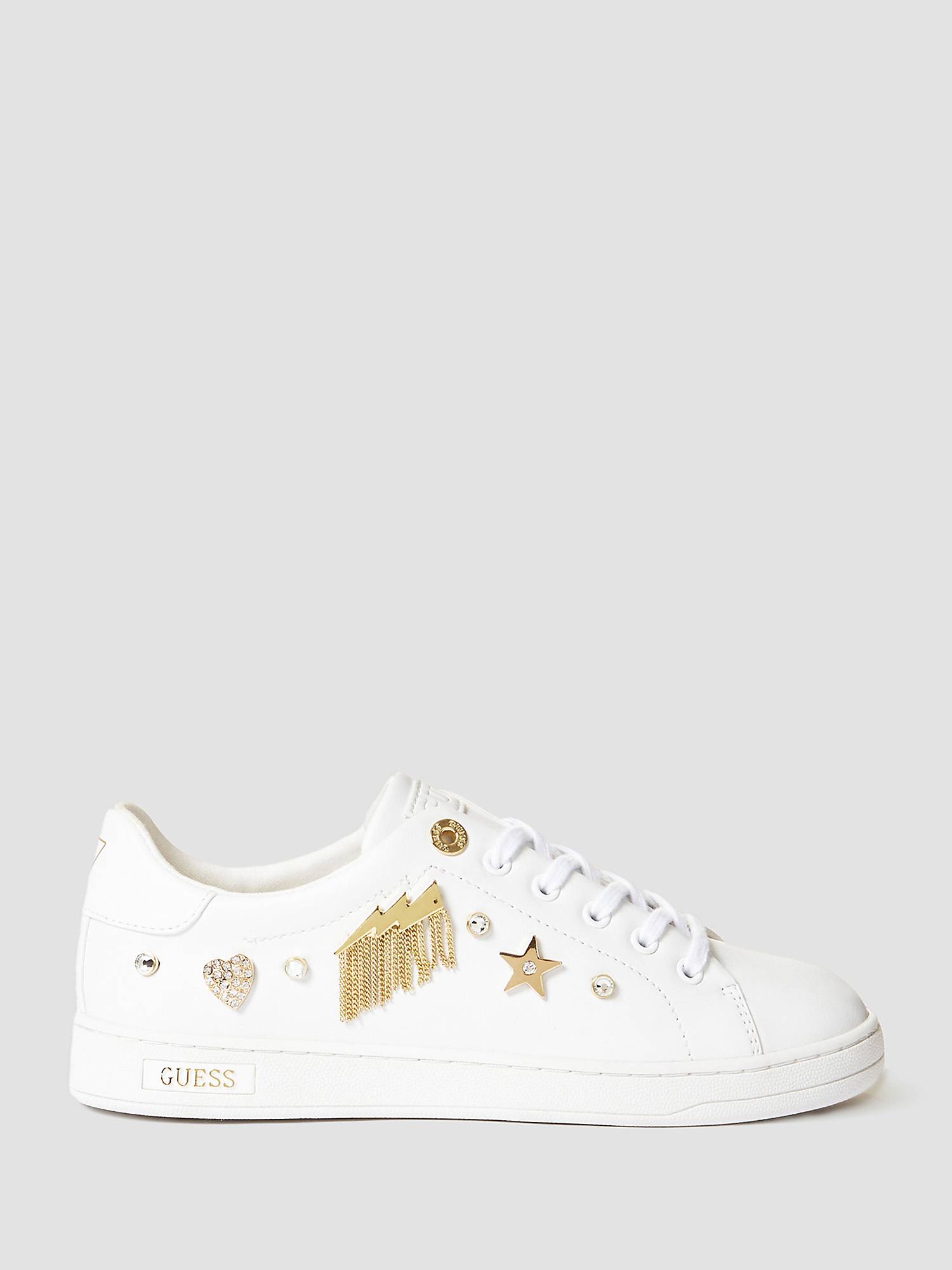 top nhung doi giay sneaker nu don tim phai dep nam 2021.14