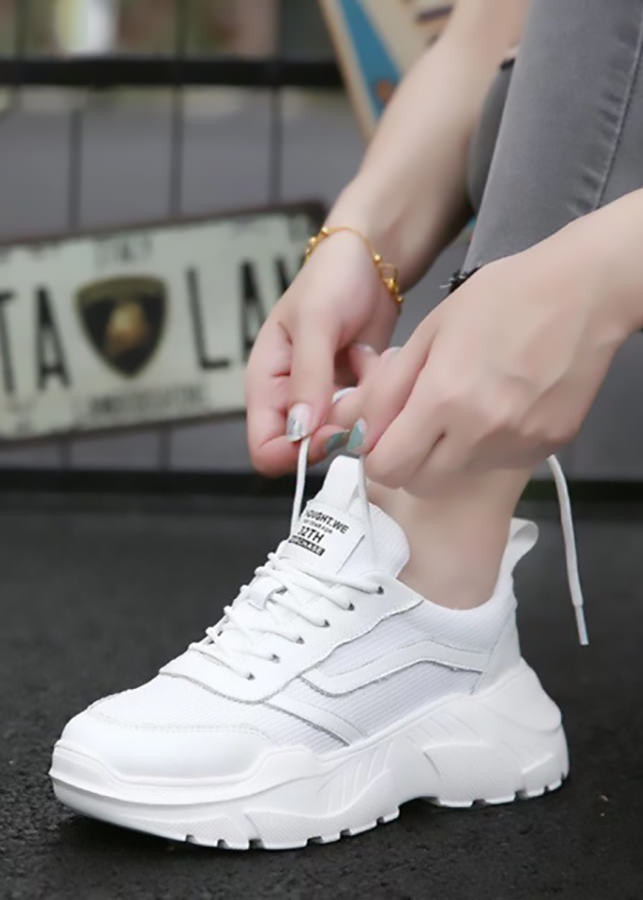 top nhung doi giay sneaker nu don tim phai dep nam 2021.13