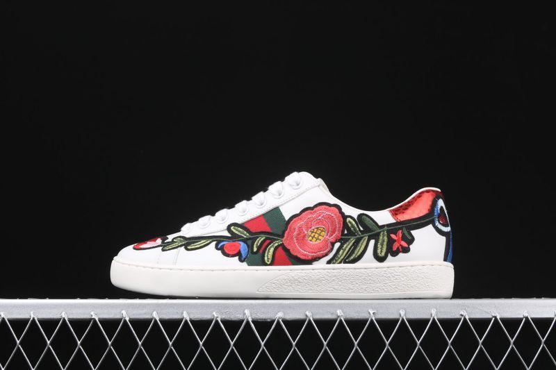 top nhung doi giay sneaker nu don tim phai dep nam 2021.5