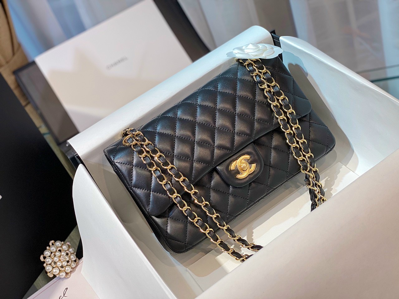 tui xach chanel classic ve dep vuot thoi gian.2