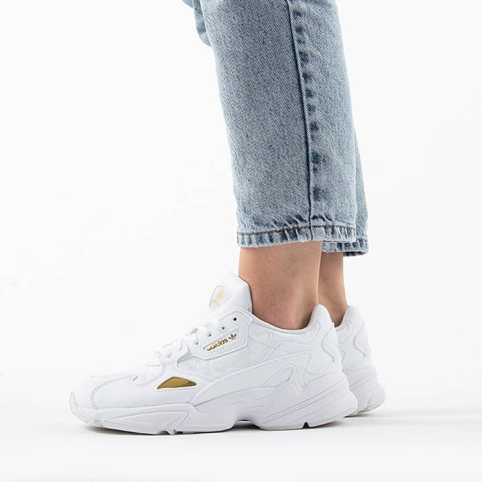 nhung doi giay adidas original duoc tin do thoi trang san lung.5