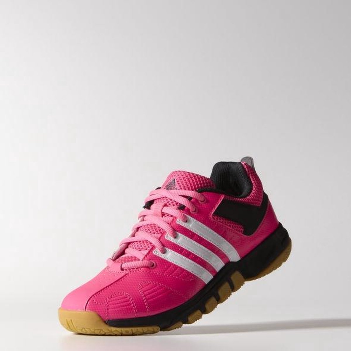 nhung mau giay cau long dang mua nhat cua thuong hieu adidas.10