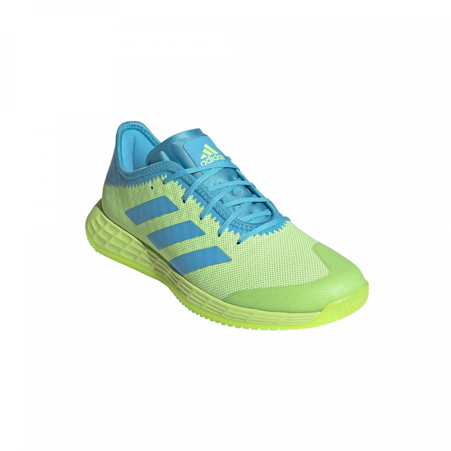 nhung mau giay cau long dang mua nhat cua thuong hieu adidas.6