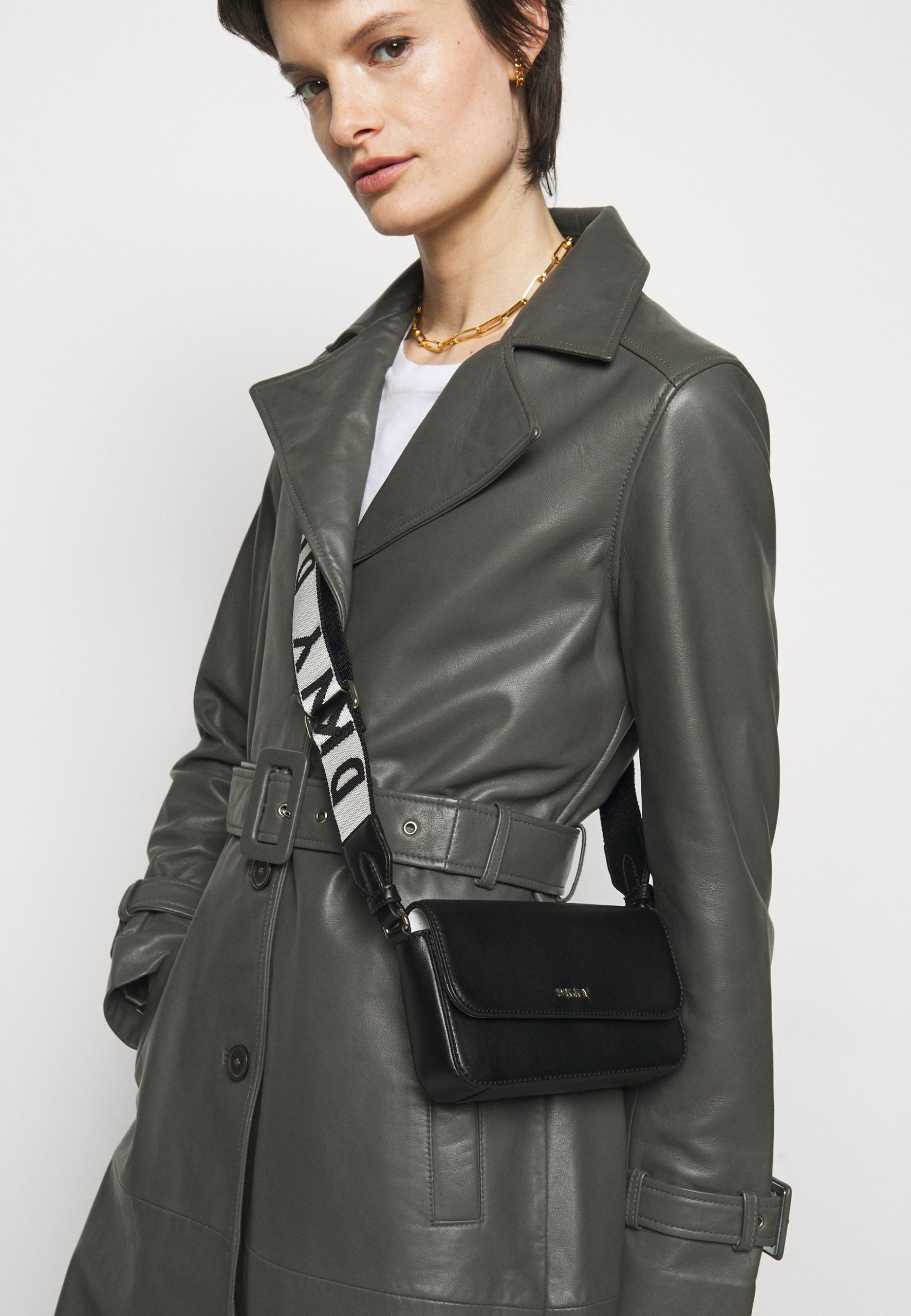 dau la nhung chiec tui xach duoc ua chuong nhat cua thuong hieu dkny.5 scaled