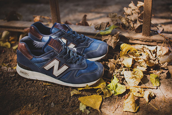 nhung doi giay sneaker duoc lam tu chat lieu denim doc dao.12