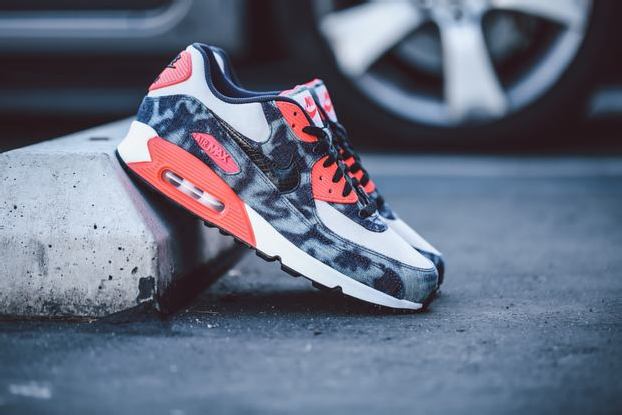 nhung doi giay sneaker duoc lam tu chat lieu denim doc dao.8