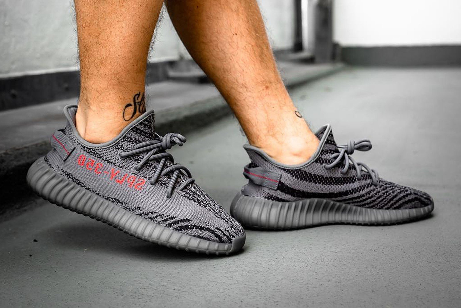 nhung doi giay yeezy 350 va yeezy 350 v2 dinh dam nhat.14