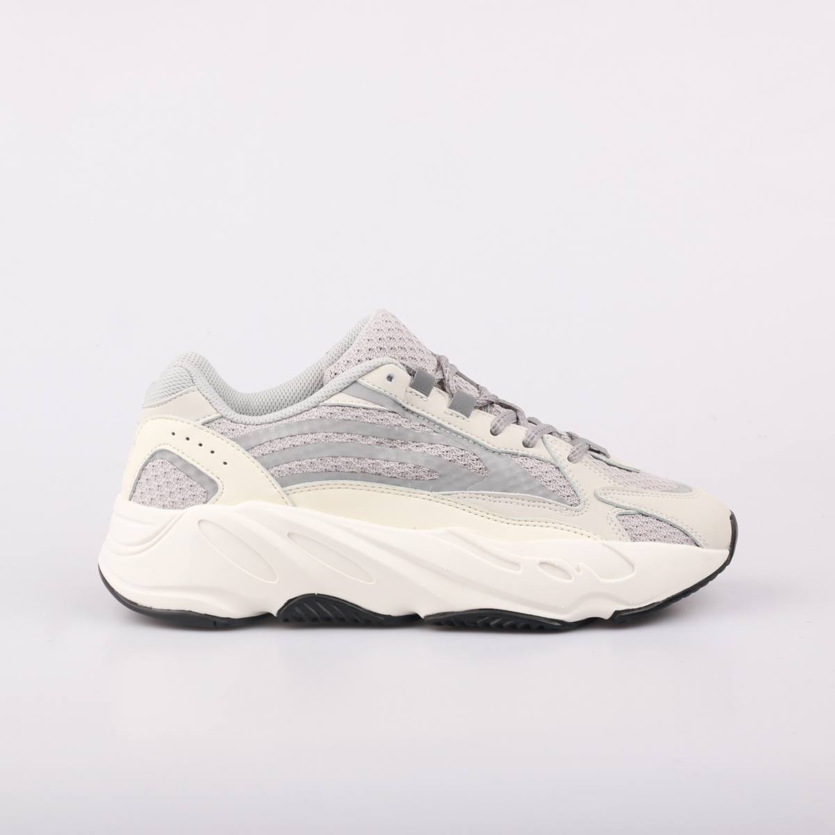 nhung doi giay sneaker giup nguoi co bap chan to che khuyet diem.8