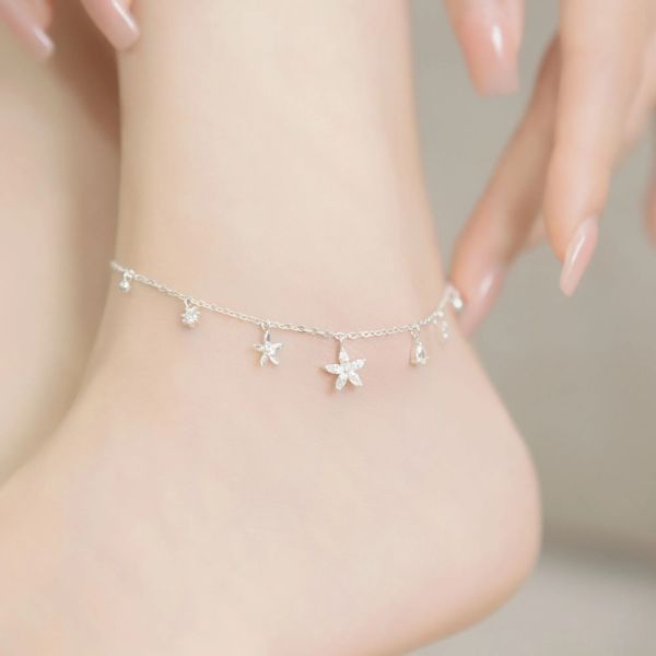 Nam nữ đeo lắc chân có ý nghĩa gì bên trái bên phải