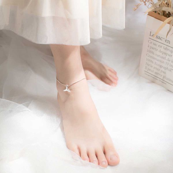 Nam nữ đeo lắc chân có ý nghĩa gì bên trái bên phải