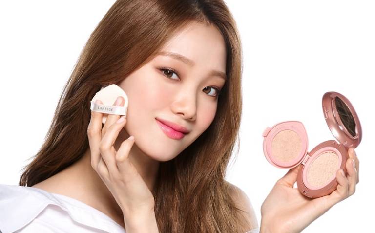 dung cushion co can dung kem lot khong 1