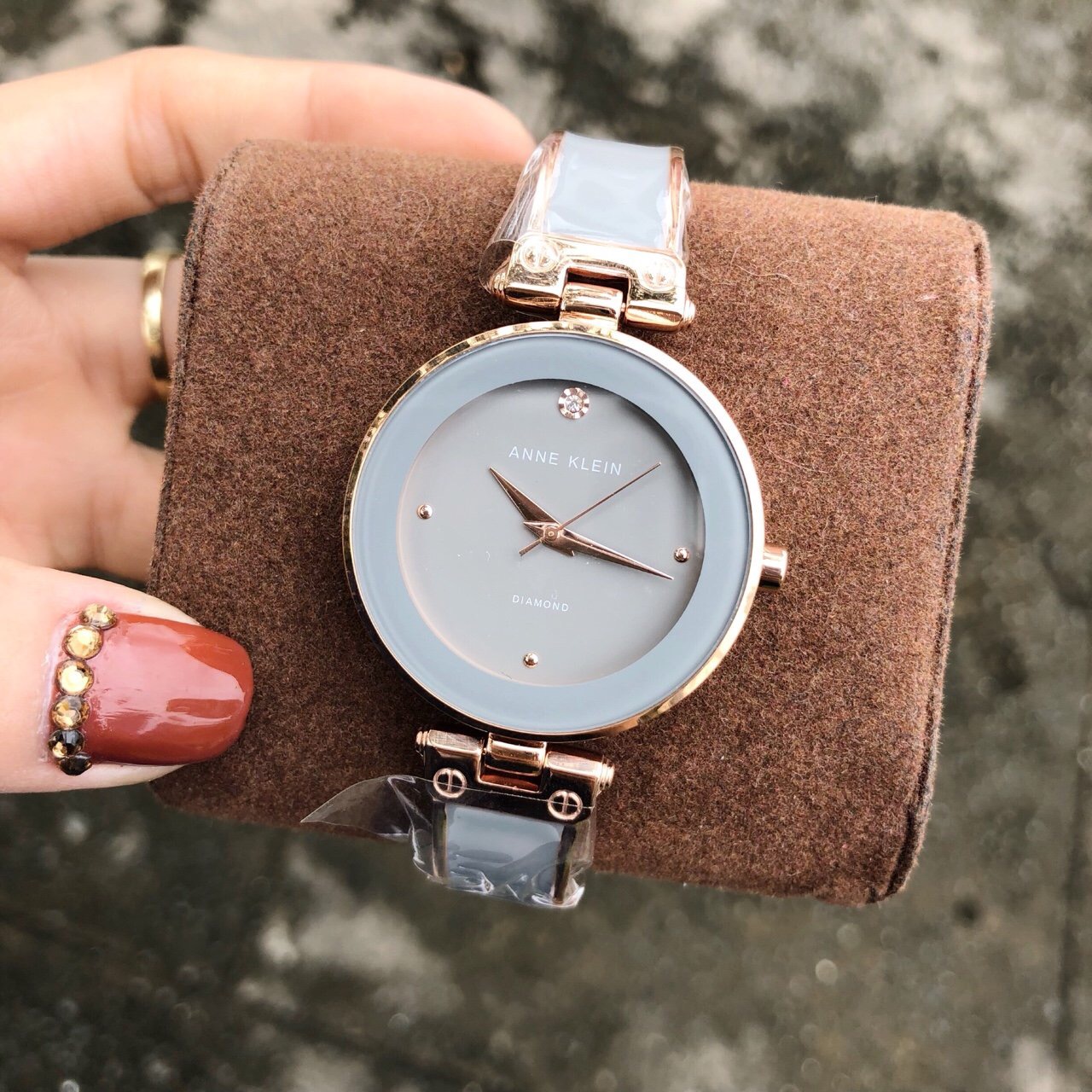 tim hieu cach phan biet dong ho anne klein chinh hang.3