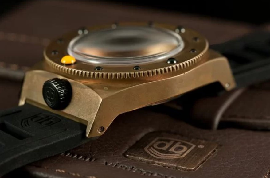 huong dan cach ve sinh vo dong ho lam tu kim loai dong.2