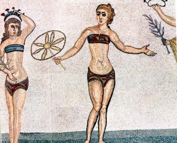 su thay doi cua chiec ao nguc theo thoi gian