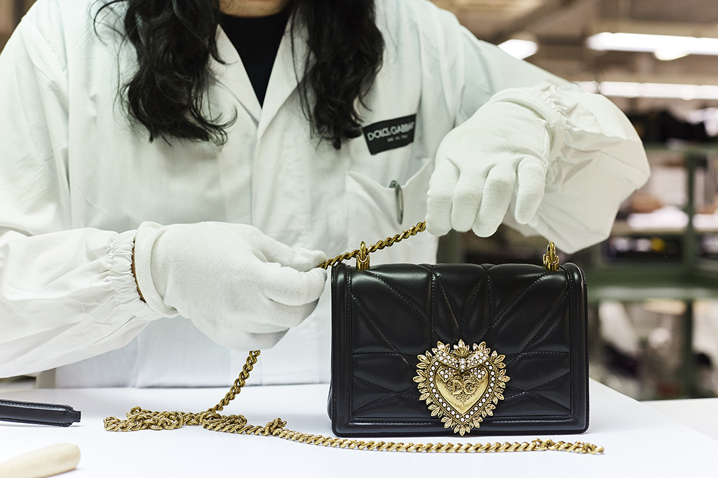 chi tiet ve chiec tui xach devotion dolce gabbana doc dao.3