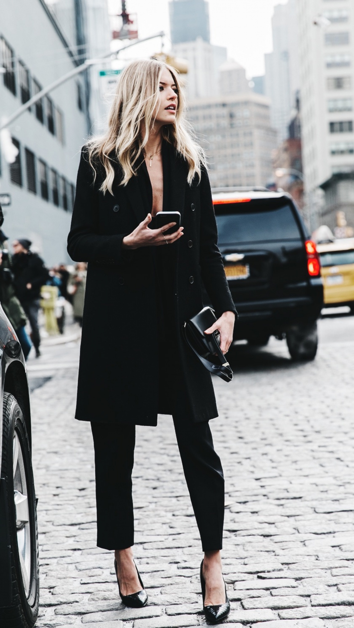 huong dan cach phoi do voi trang phuc don sac cuc dep.3 scaled