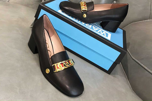 top 6 mau giay den cuc cuon hut cua gucci.5