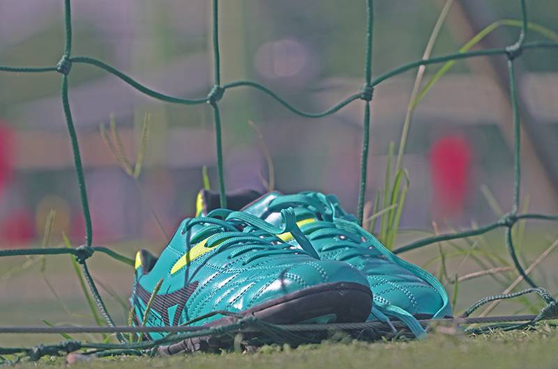 nhung doi giay da bong gia duoi 1 trieu ma ban khong nen bo lo.4