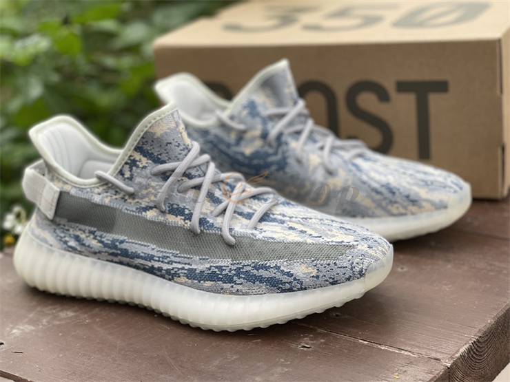 ban phoi yeezy 350 v2 mx blue hoan hao danh cho cac tin do me giay nam 2022.1