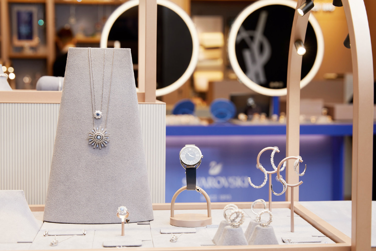 tim hieu thong tin chi tiet ve dong ho swarovski.5