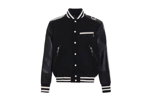 diem danh nhung mau ao bong chay ma ban nam nhat dinh phai co trong tu do.5