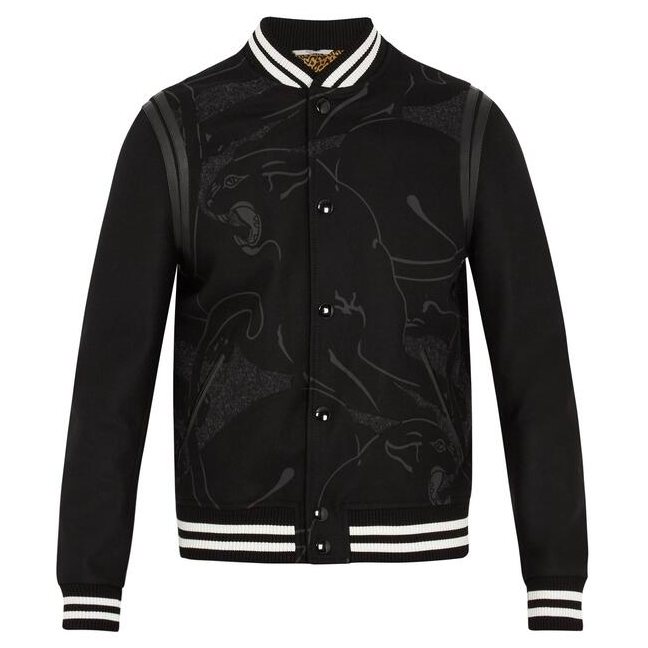 diem danh nhung mau ao bong chay ma ban nam nhat dinh phai co trong tu do.4