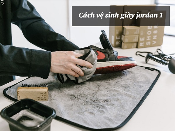 lam the nao de ve sinh giay nike air jordan 1 sach nhu moi.1