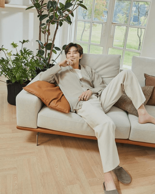 goi y cach phoi quan au voi ao thun nam.5