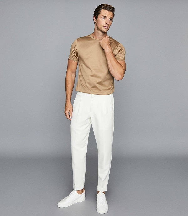 goi y cach phoi quan au voi ao thun nam.1