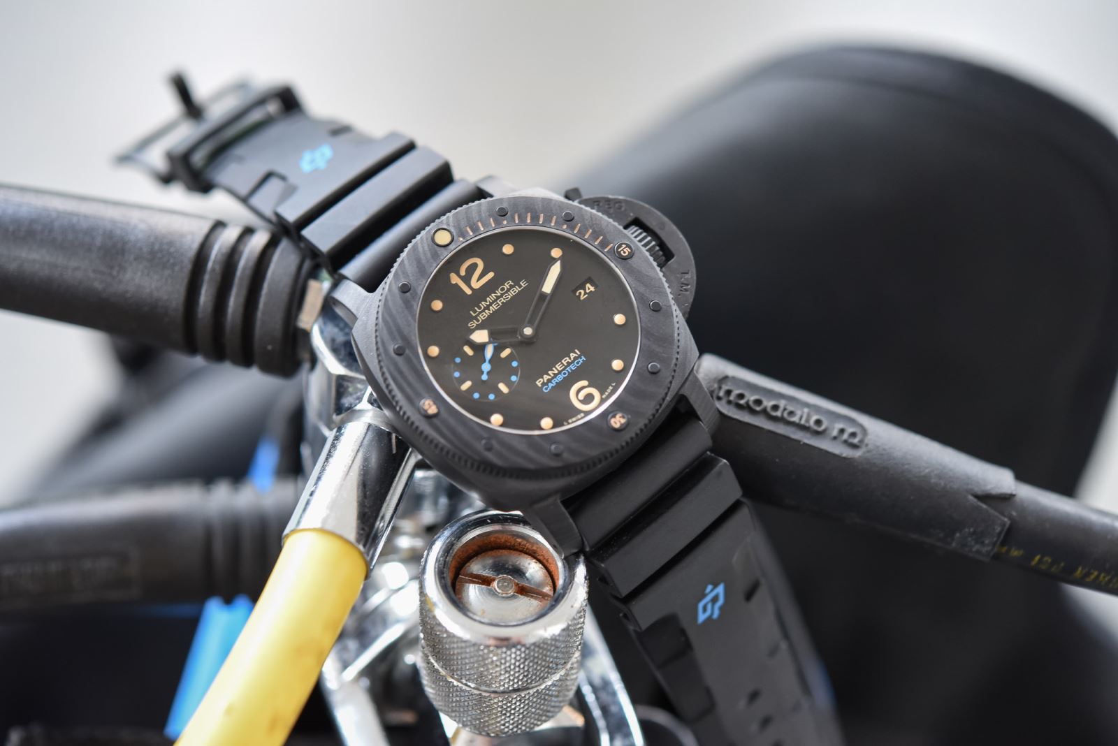 diem danh nhung dong dong ho quan doi co the ban chua biet.6