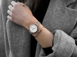 luu y khi mix dong ho va vong tay nu