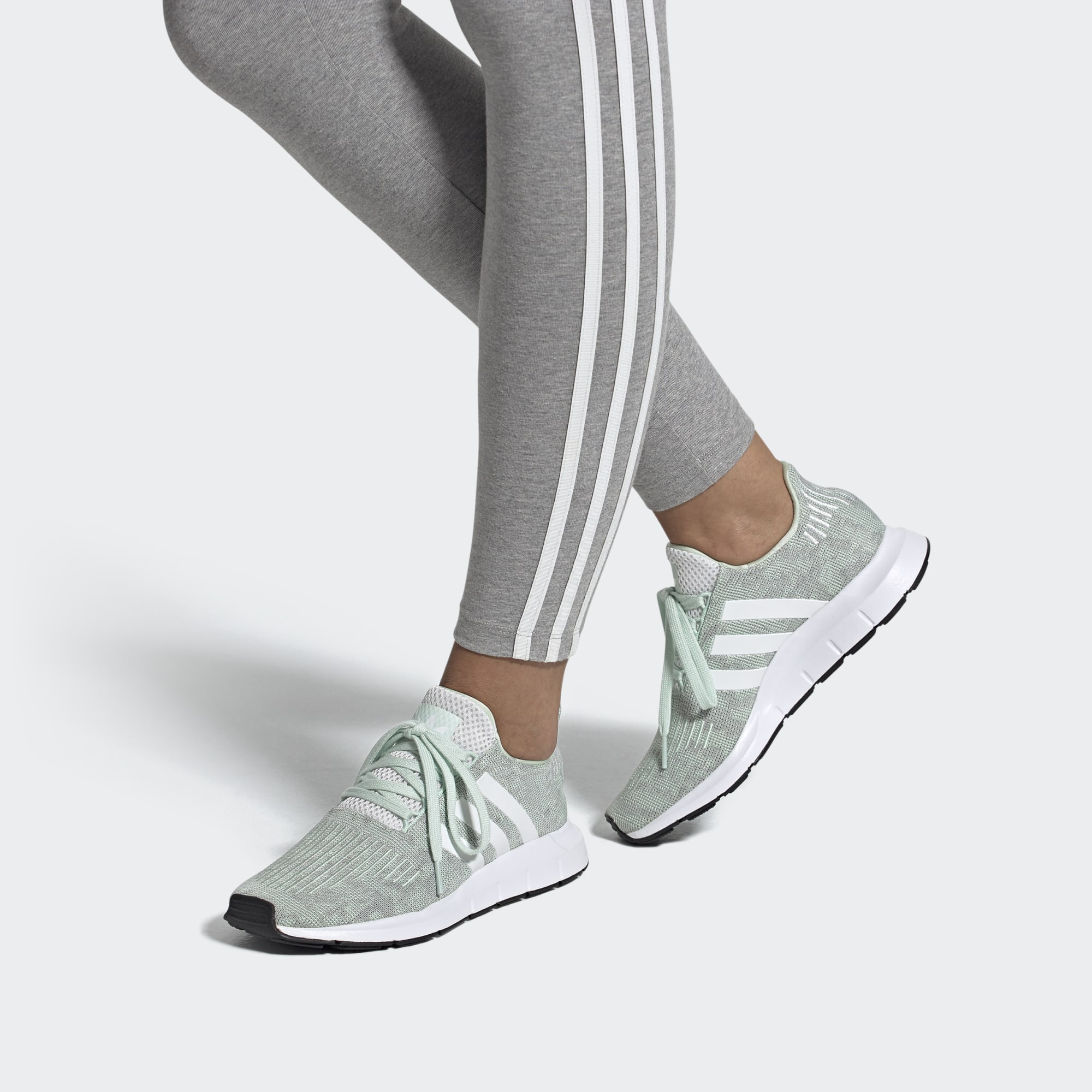 giay chay bo adidas cao cap doi giay khong the thieu cho dan me chay.5