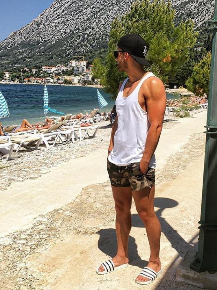 mach chang outfit di bien cuc hut mat cho chuyen du lich sap toi.7