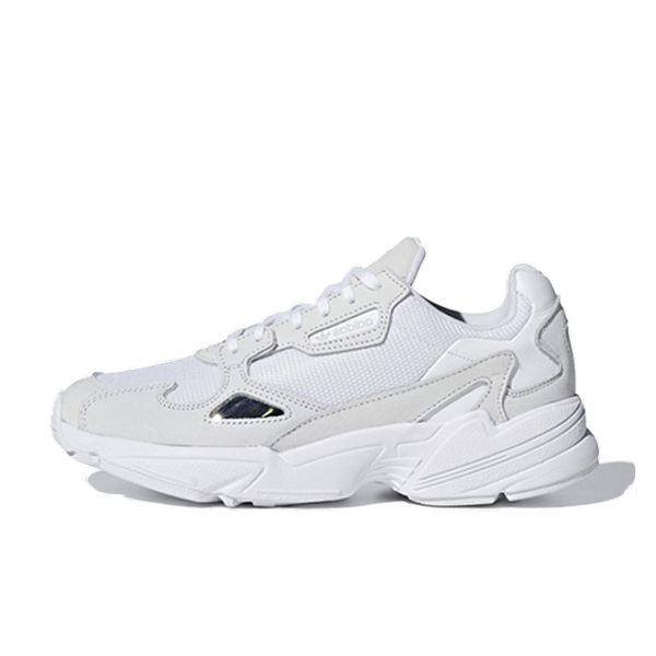 ly do ban nen so huu mot doi giay adidas falcon.4