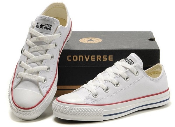 lua chon giay vans hay converse de nang tam phong cach cua ban.2