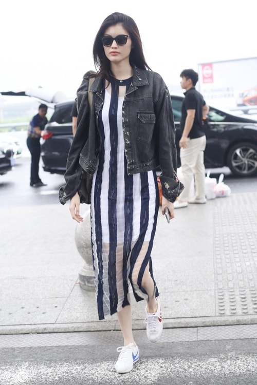 hoc cach phoi do voi ao khoac jeans khien ban trong sanh dieu hon.6