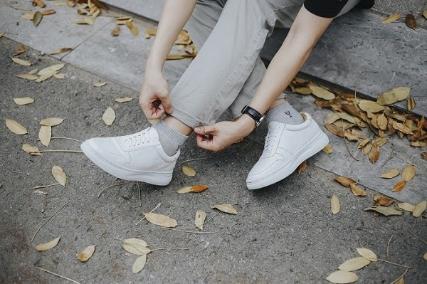 di tat nhu the nao voi giay trang de trong that thoi trang.4