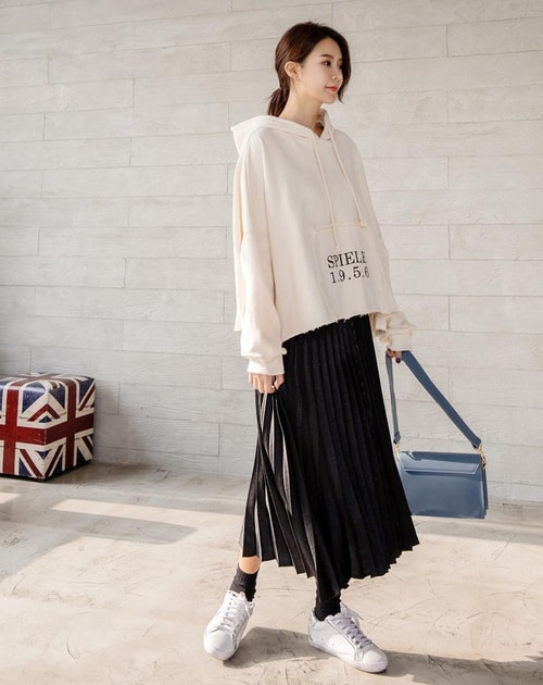 hoc cach phoi do voi ao hoodie nu de chao don mua thu dong sap den.8