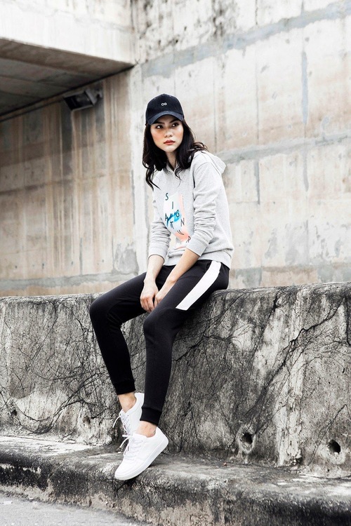 hoc cach phoi do voi quan jogger cho ban that phong cach.7